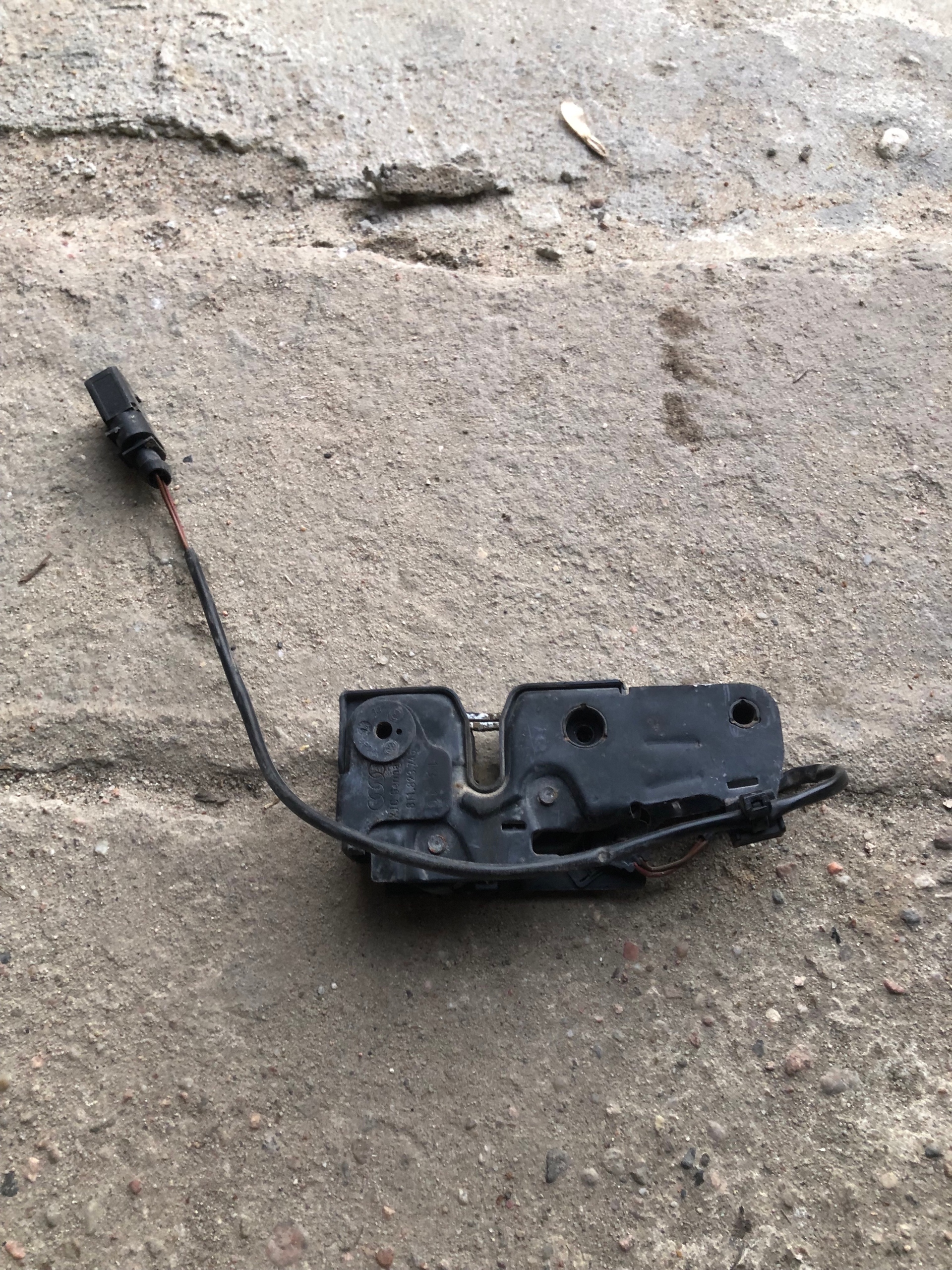 ЗАМОК КАПОТУ AUDI A5 A4 B8 8T0823509 