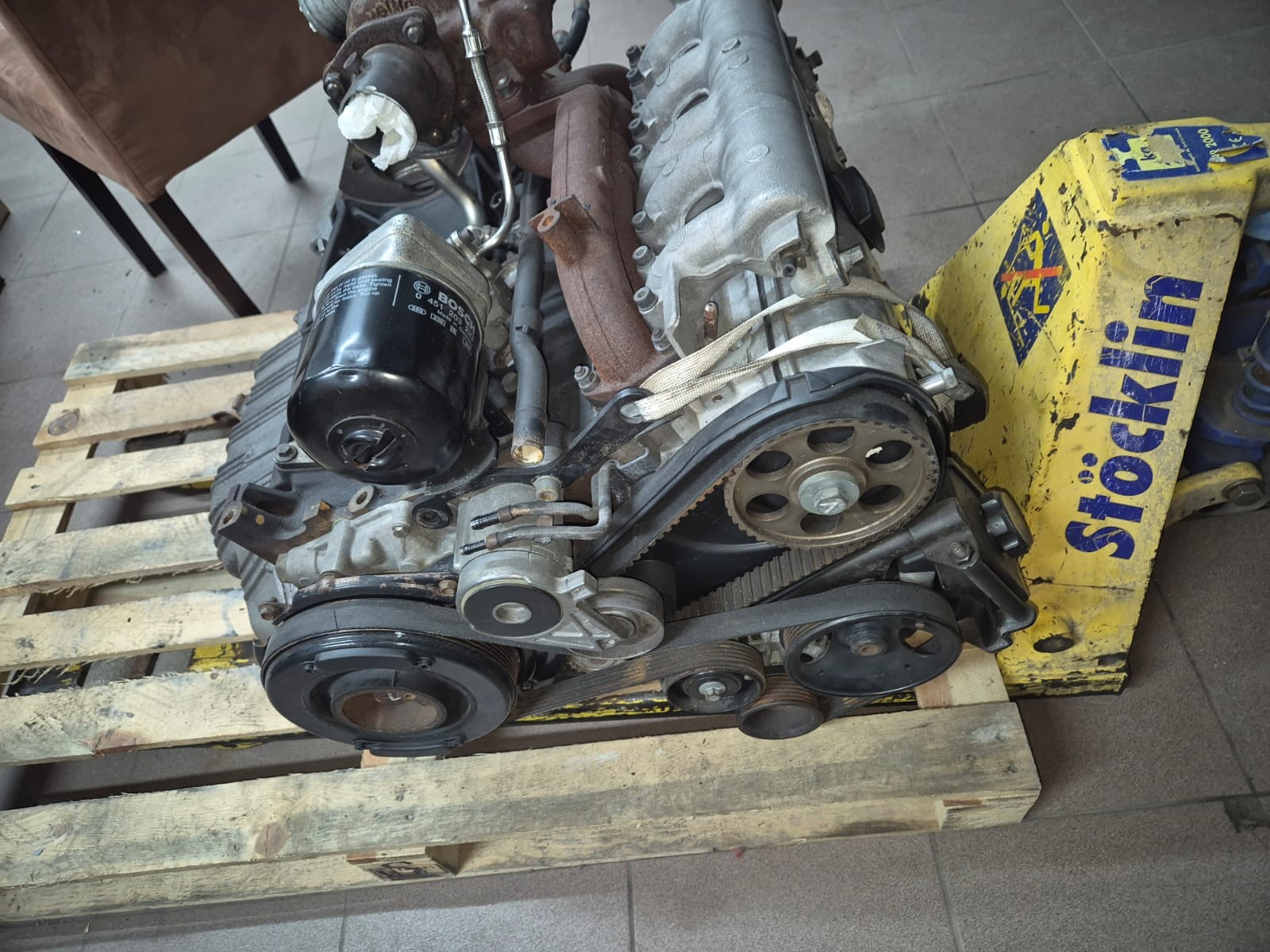 БЫВШИЙ В УПОТРЕБЛЕНИИ МОТОР D 5252 T 120 000 KM 