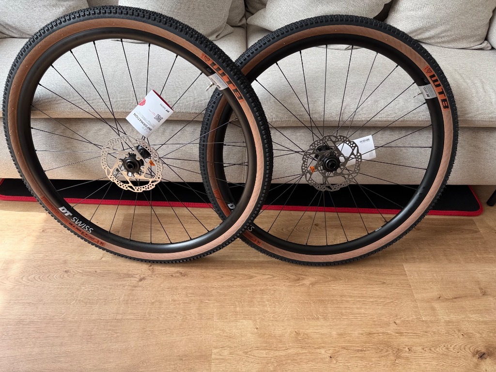 Set of DT Swiss 2.0 ETRTO 622x14 w/Continental Ultra Sport