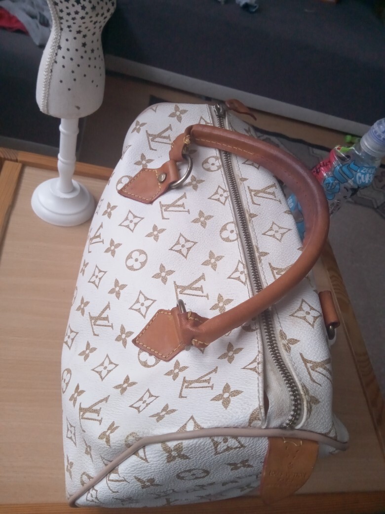 Kupiłam podrabianą torebkę Louis Vuitton, a koleżanki mnie wyśmiały. Czy to  naprawdę taki wstyd?