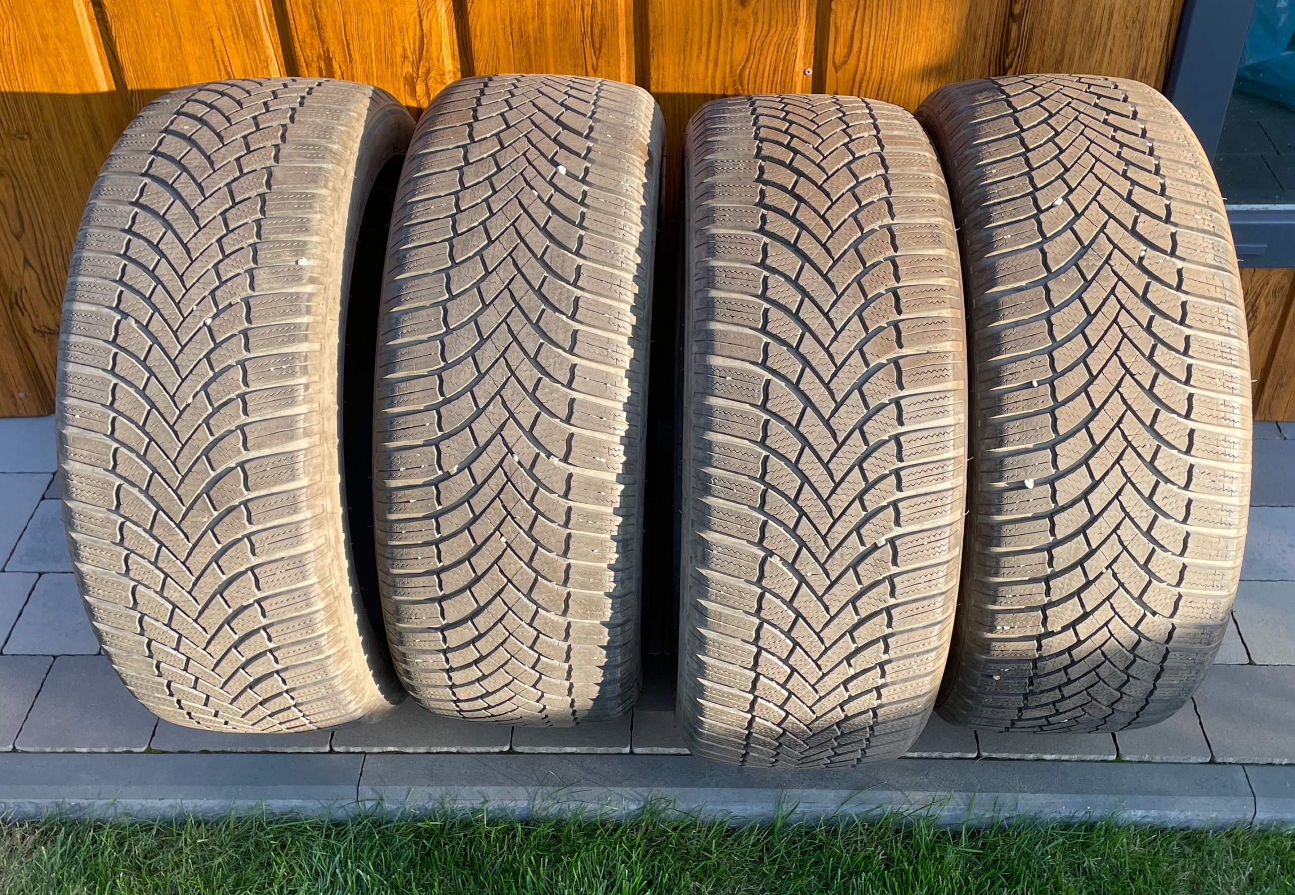 ШИНИ ЗИМОВІ BRIDGESTONE BLIZZAK LM005 235/50R19 103V – DOT 2523 / 6MM 