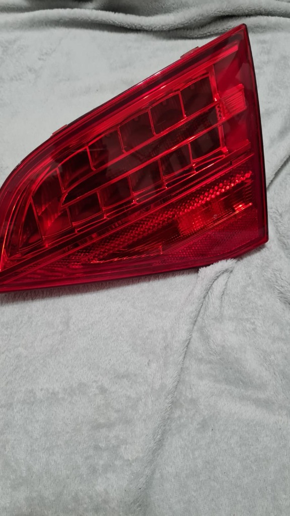 ФАРА ПРАВА ЗАД W КРИШКУ БАГАЖНИКА AUDI A4 B8 УНІВЕРСАЛ 8K9945094B 