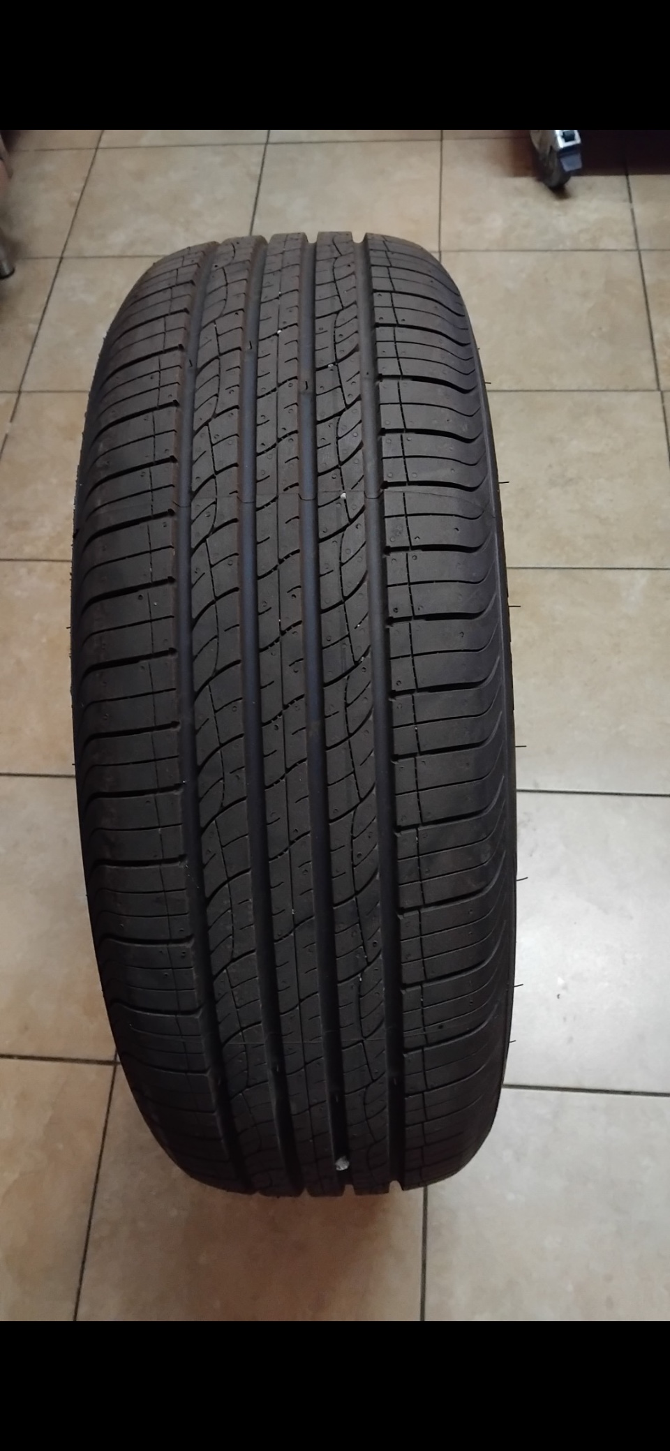ПРОДАМ КОМПЛЕКТ ШИН GITI COMFORT F50 225/60 R18 