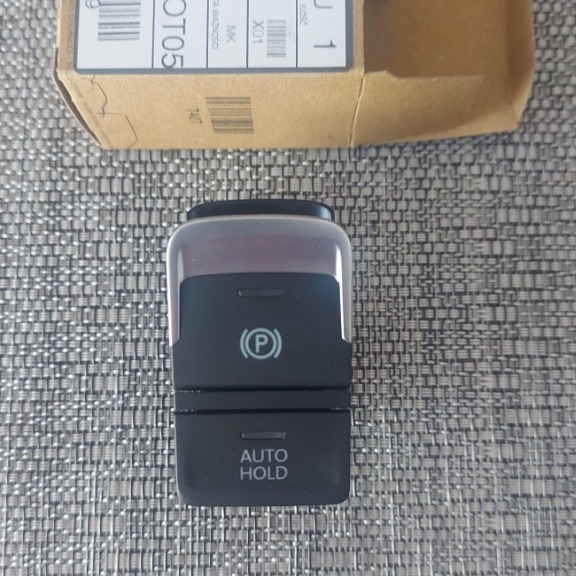 Przycisk hamulca ręcznego auto hold Passat B8 ASO Józefów k Otwocka