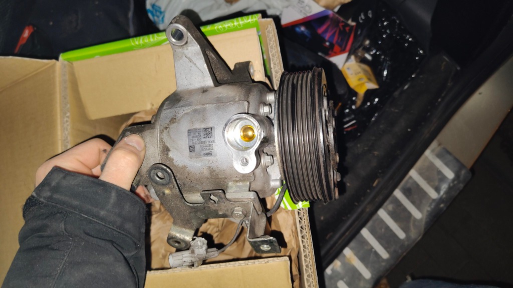 73111FJ051 SUBARU КОМПРЕСОР, НАСОС КОНДИЦІОНЕРА DKV-10Z 