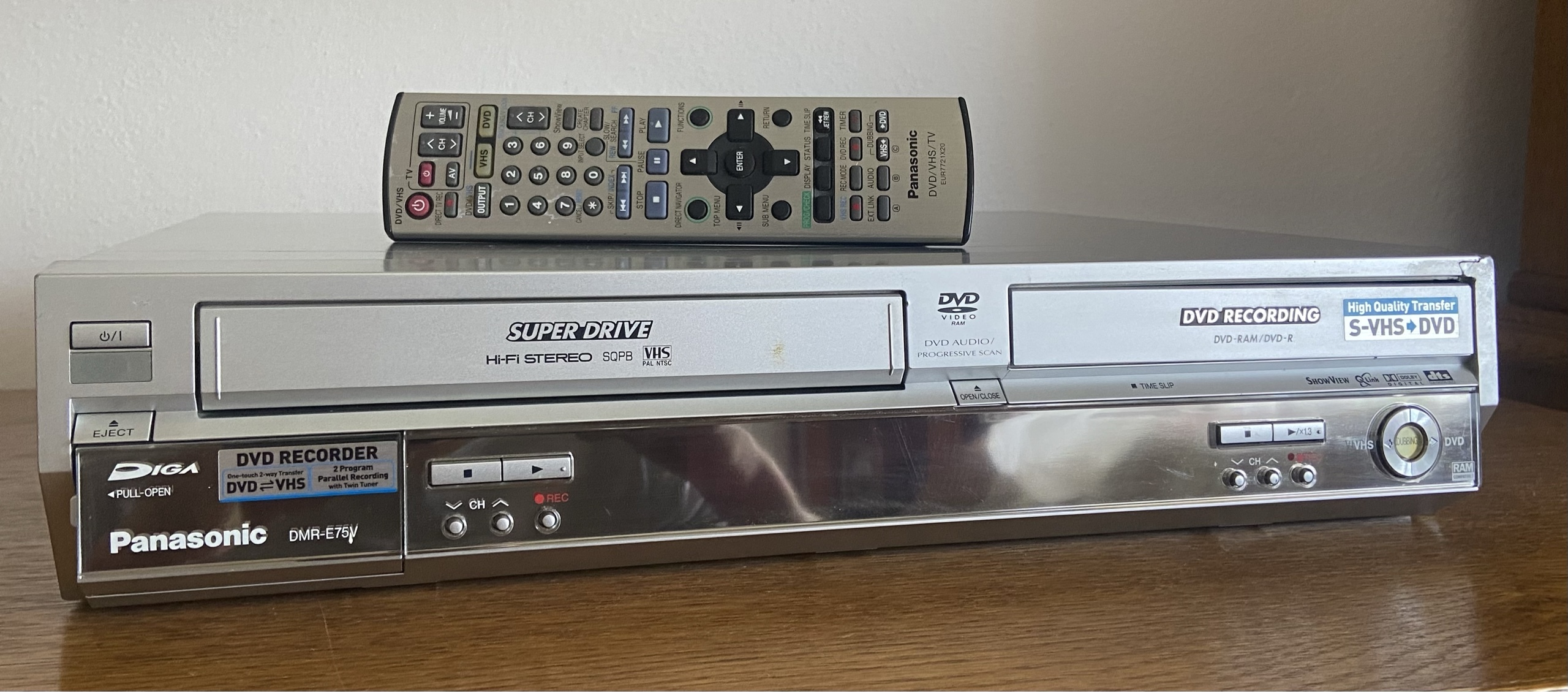 お得な情報満載 Panasonic DMR-E75V レコーダー DVD VHS ダビング その他