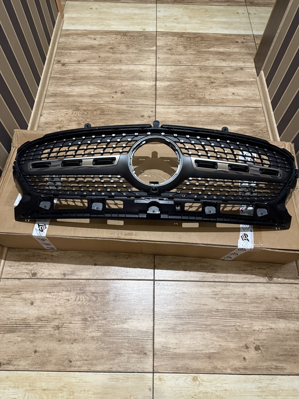 РЕШІТКА MERCEDES GLA 247 AMG A2478889301 