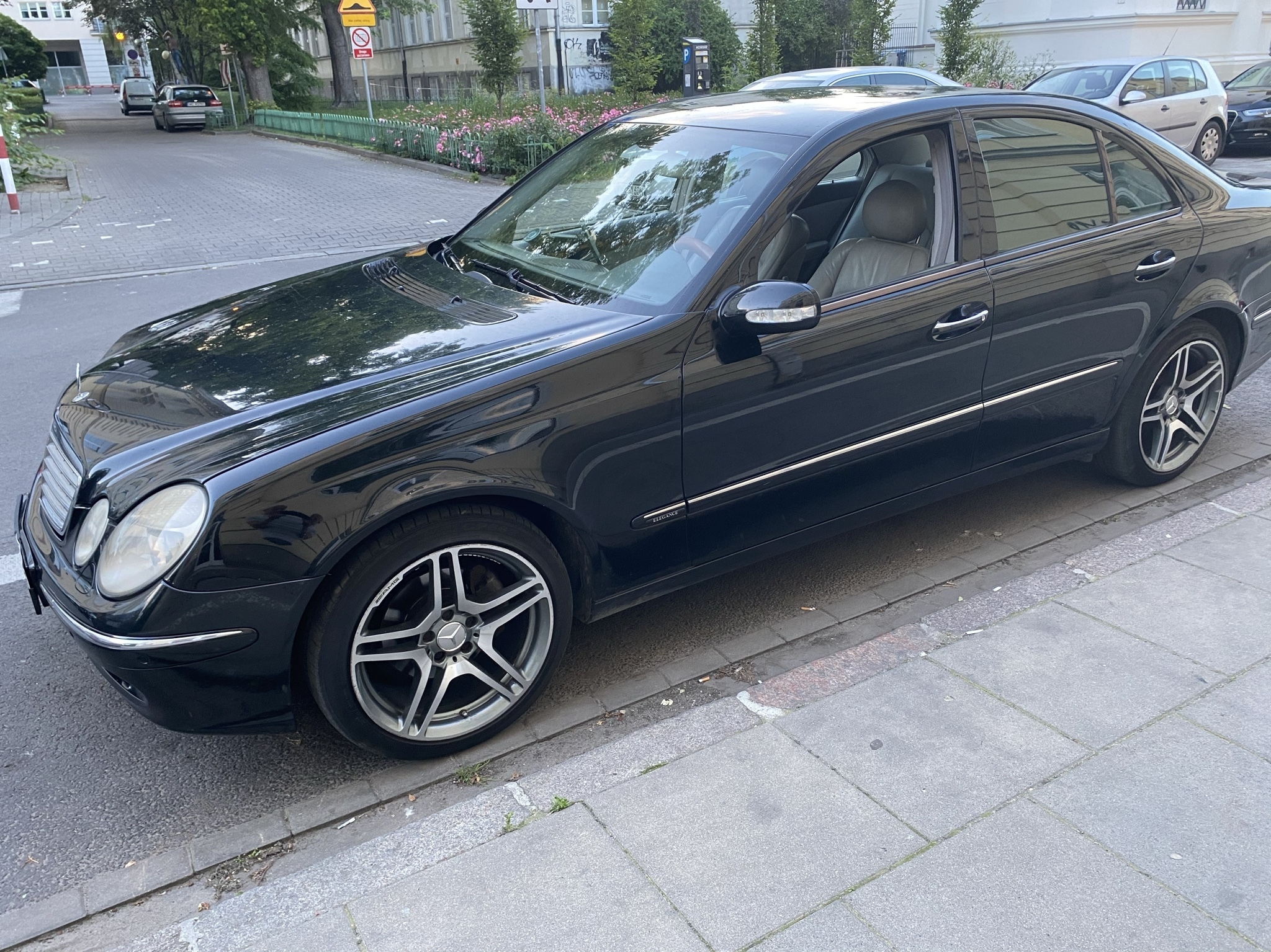 Mercedes w211 e270 CDI Cena 8000,00 zł Ożarów