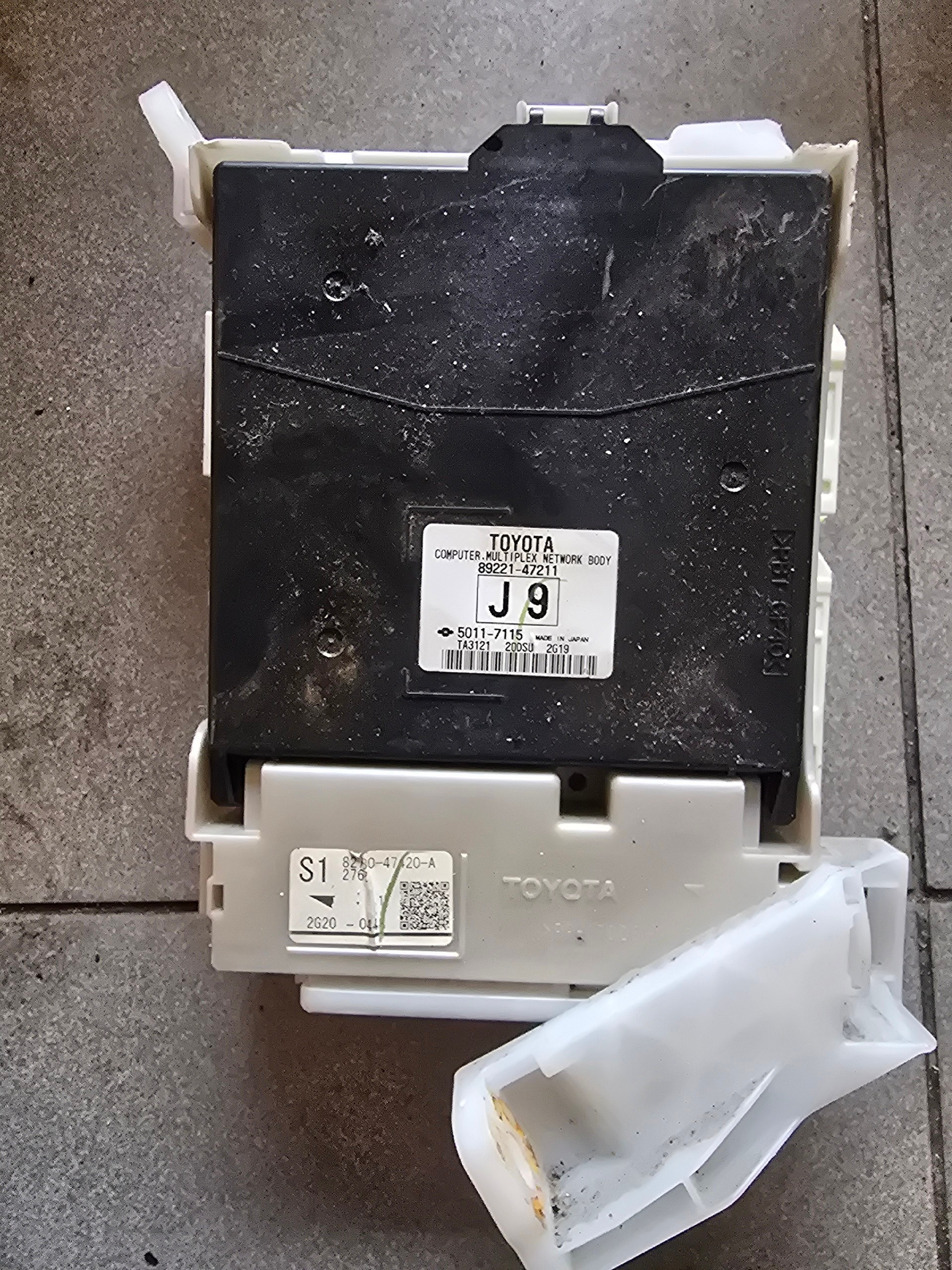89221-47211 МОДУЛЬ БЛОК КЕРУВАННЯ КОМФОРТУ TOYOTA PRIUS ПЛЮС + 