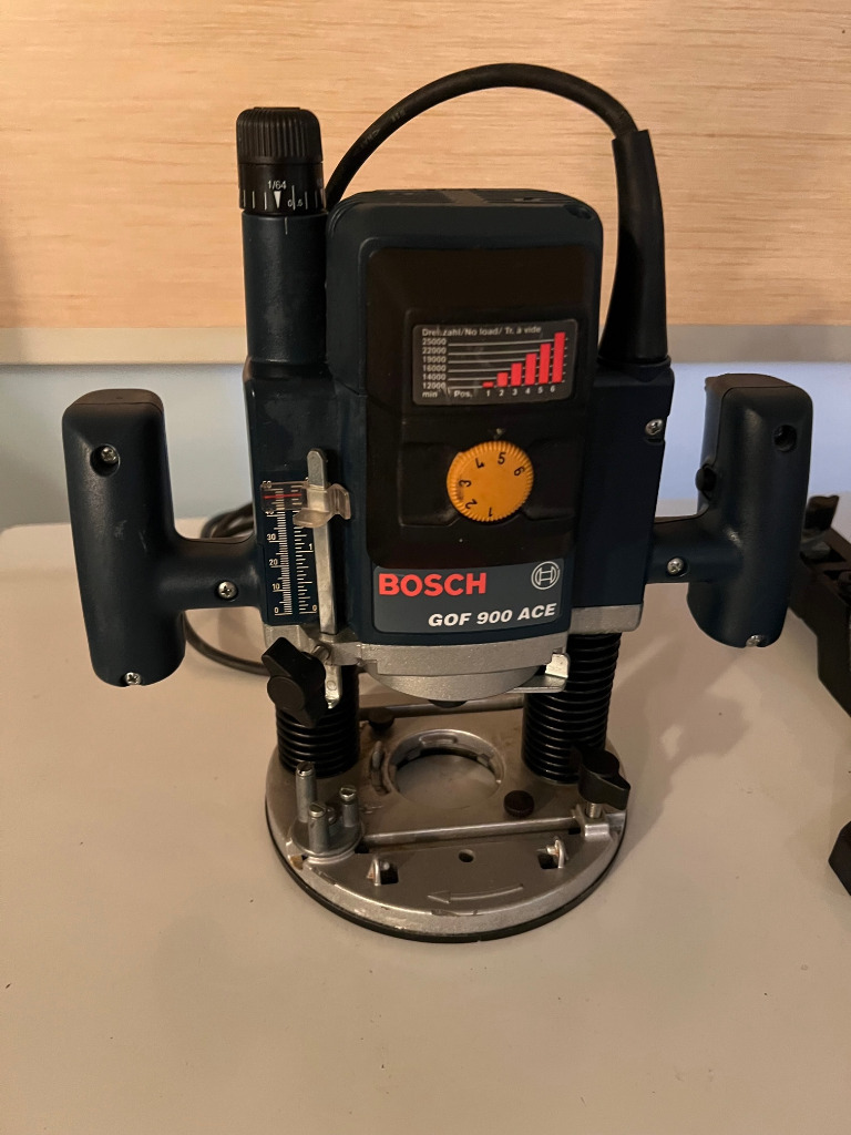 Frezarka Bosch GOF 900 ACE Zakręt Licytacja na Allegro Lokalnie