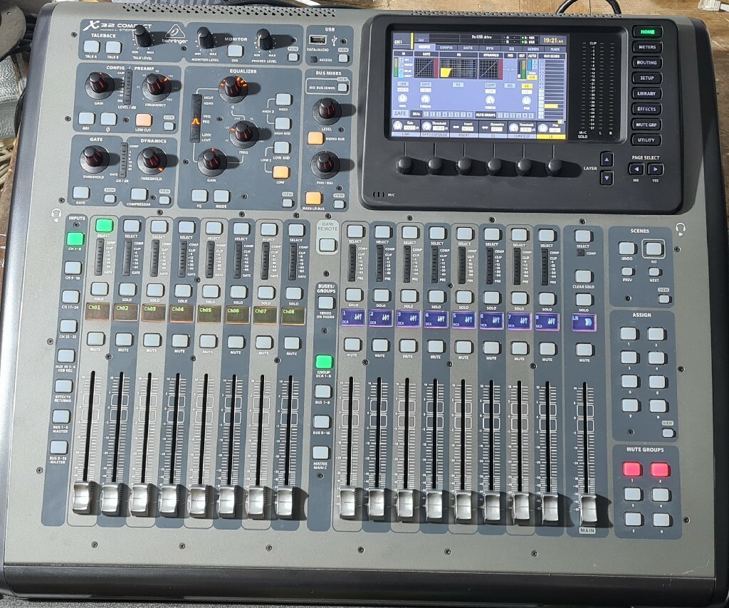 Behringer x32 Compact + case + router Łosiniec Kup teraz na Allegro