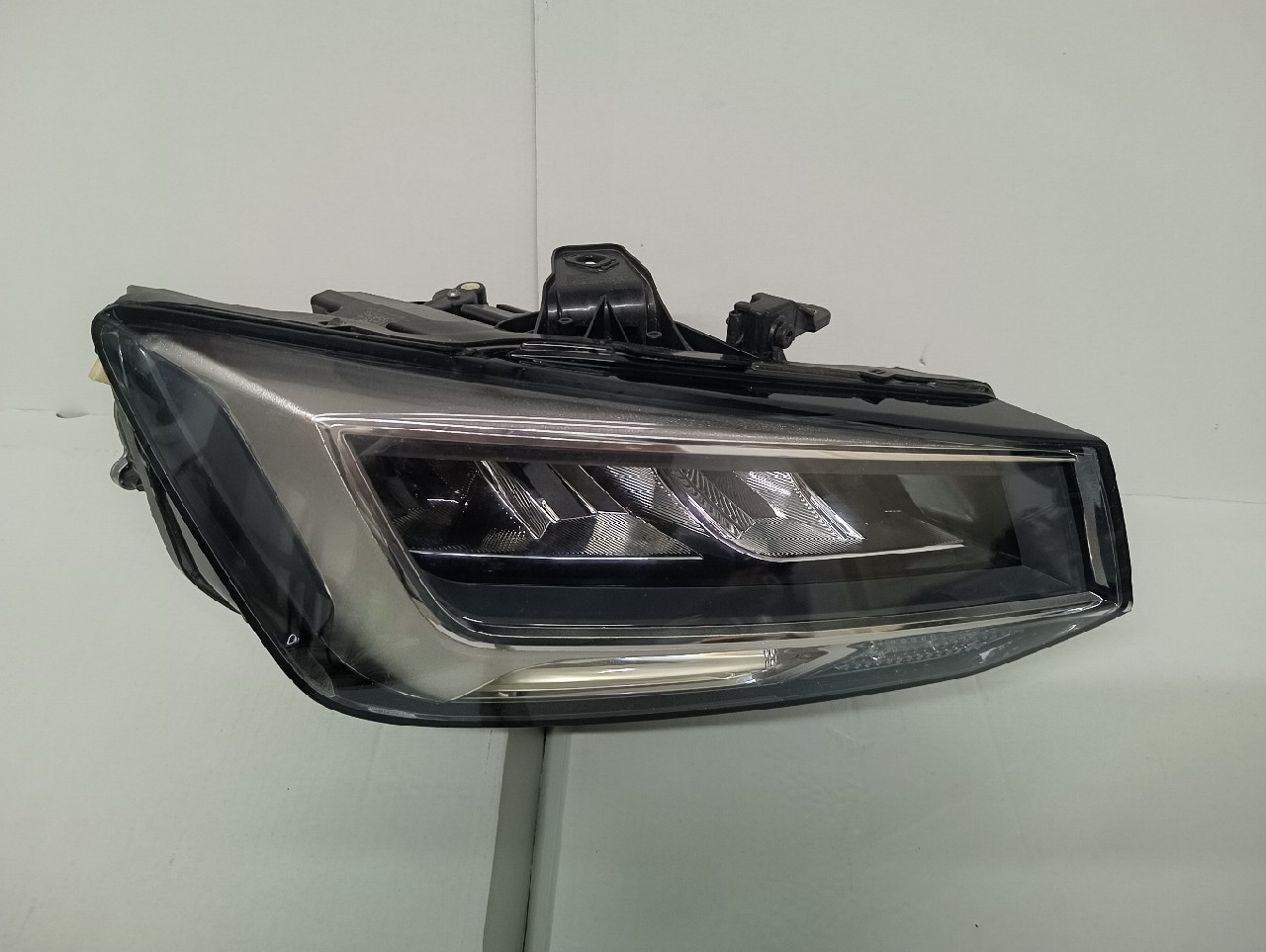 ФАРА ПРАВА ПРАВИЙ ПЕРІД AUDI Q2 РЕСТАЙЛ 81A941012 ІДЕАЛ ОРИГІНАЛ 