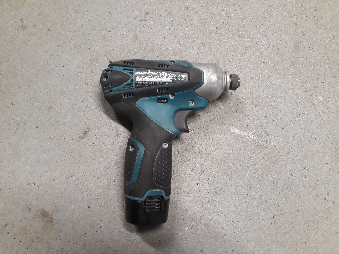 Trapano Avvitatore A Batteria ElectroPrime 21V, Coppia 42Nm, 2 Batterie 2000mAh, 24 Accessori, 25+3 Regolazioni Di Coppia E 2 Velocità, Con Luce LED