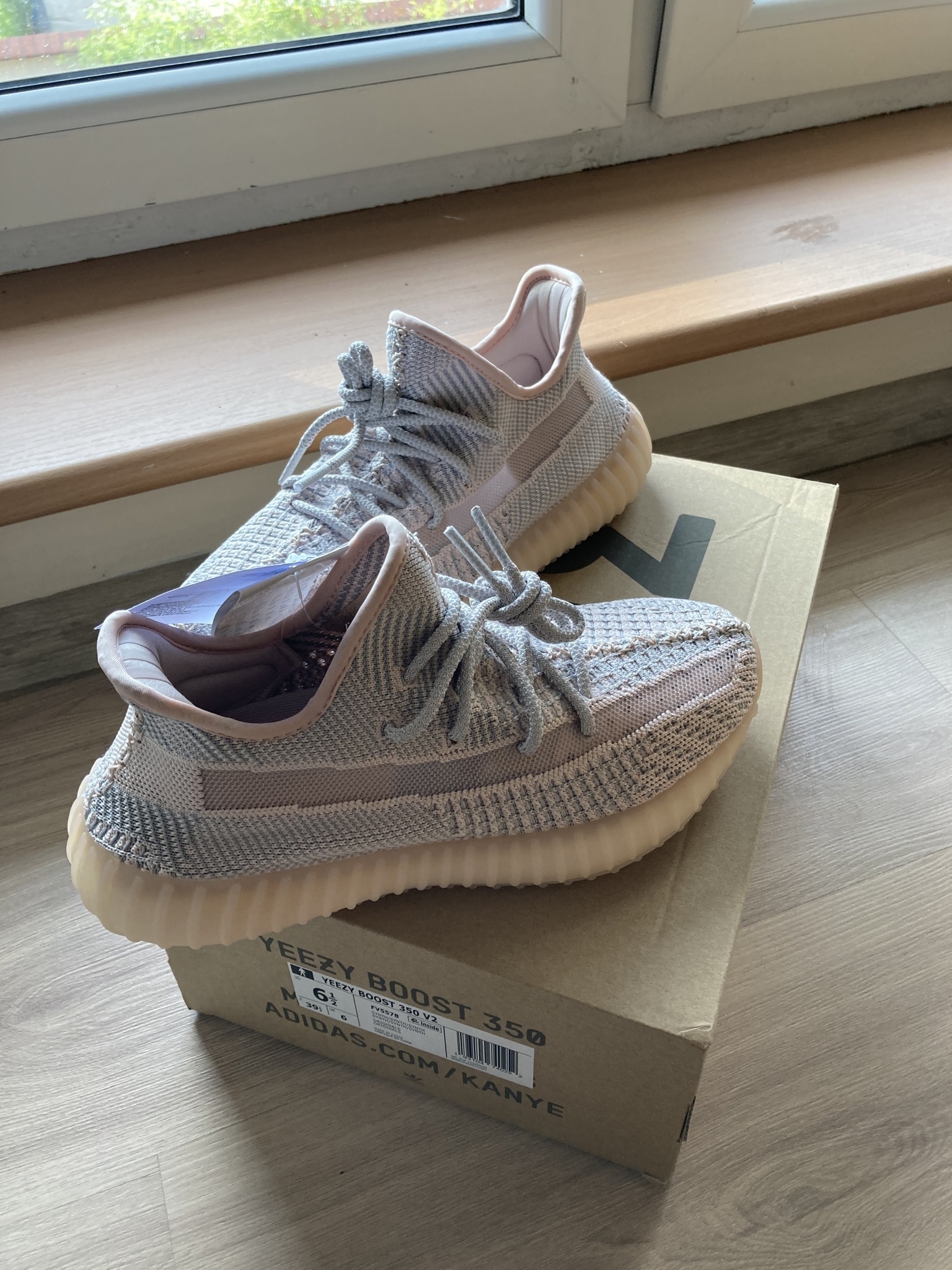adidas yeezy boost 350 v2 synth