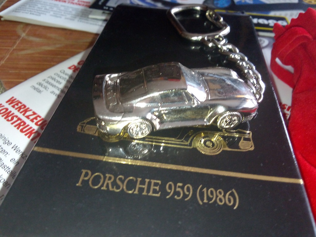 Bburago Porsche 959 (1986) skala 1:87 brelok Nowy - Kup teraz za: 65,00 zł  - Warszawa - Allegro Lokalnie