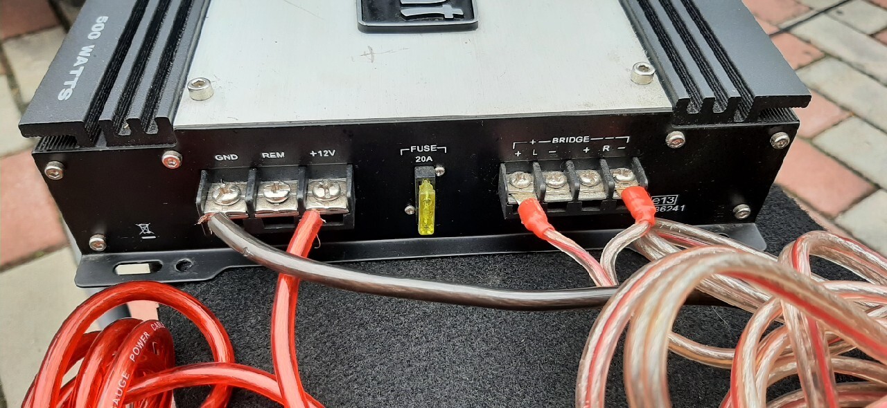 Subwoofer+wzmacniacz+kondensator+bezpiecznik+kable Slupca Kup teraz