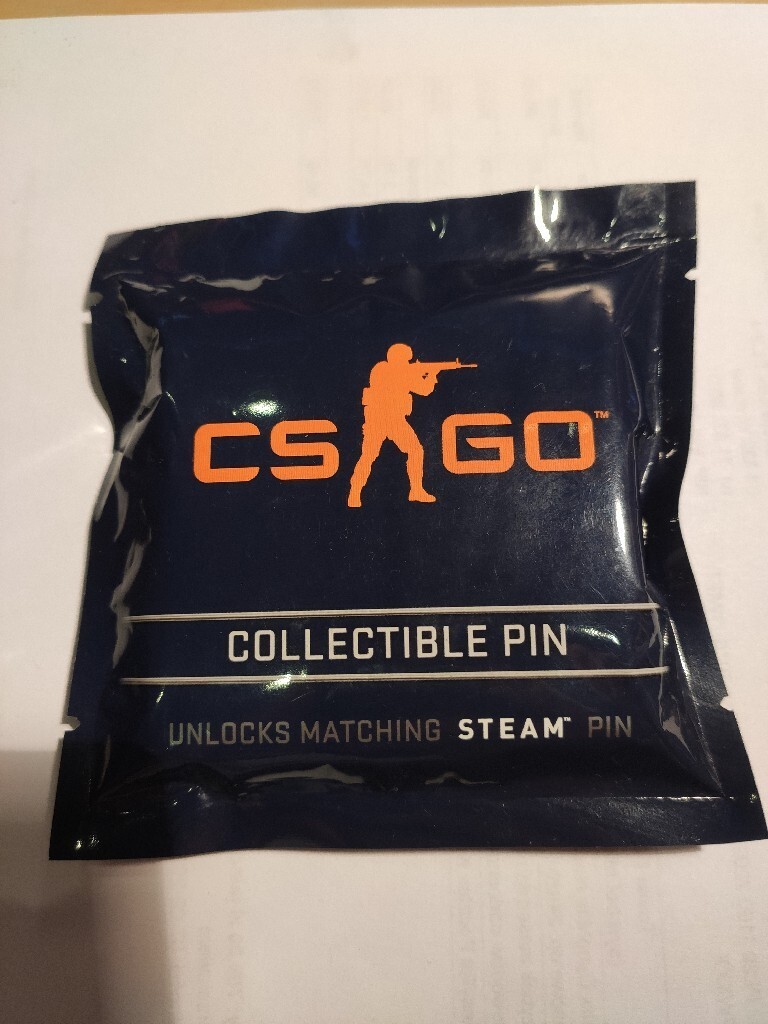 CSGO Pin Seria 1 ZAFOLIOWANA w środku pin + kod Ząbki Licytacja na