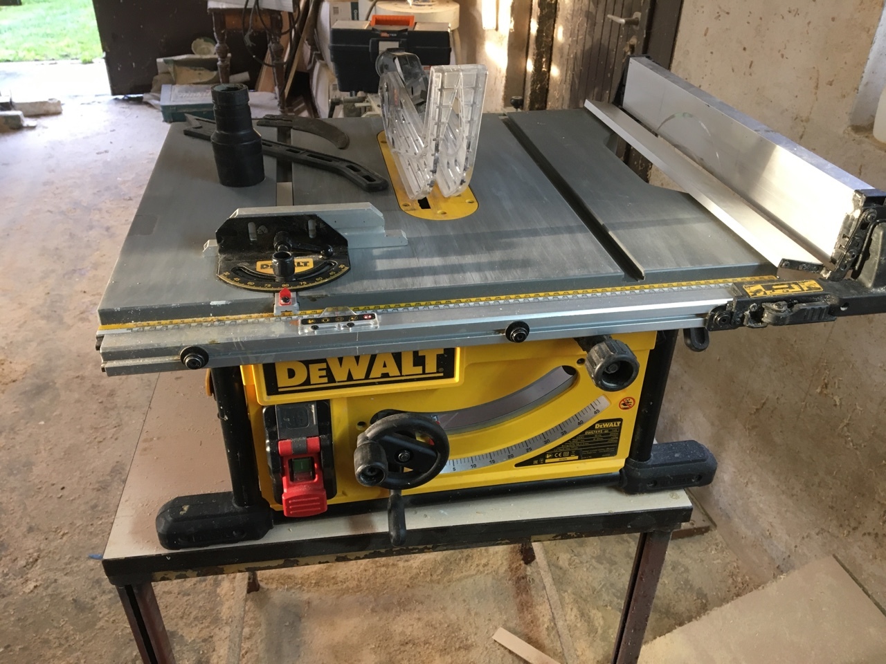 Pilarka Dewalt 7492, Ludwin