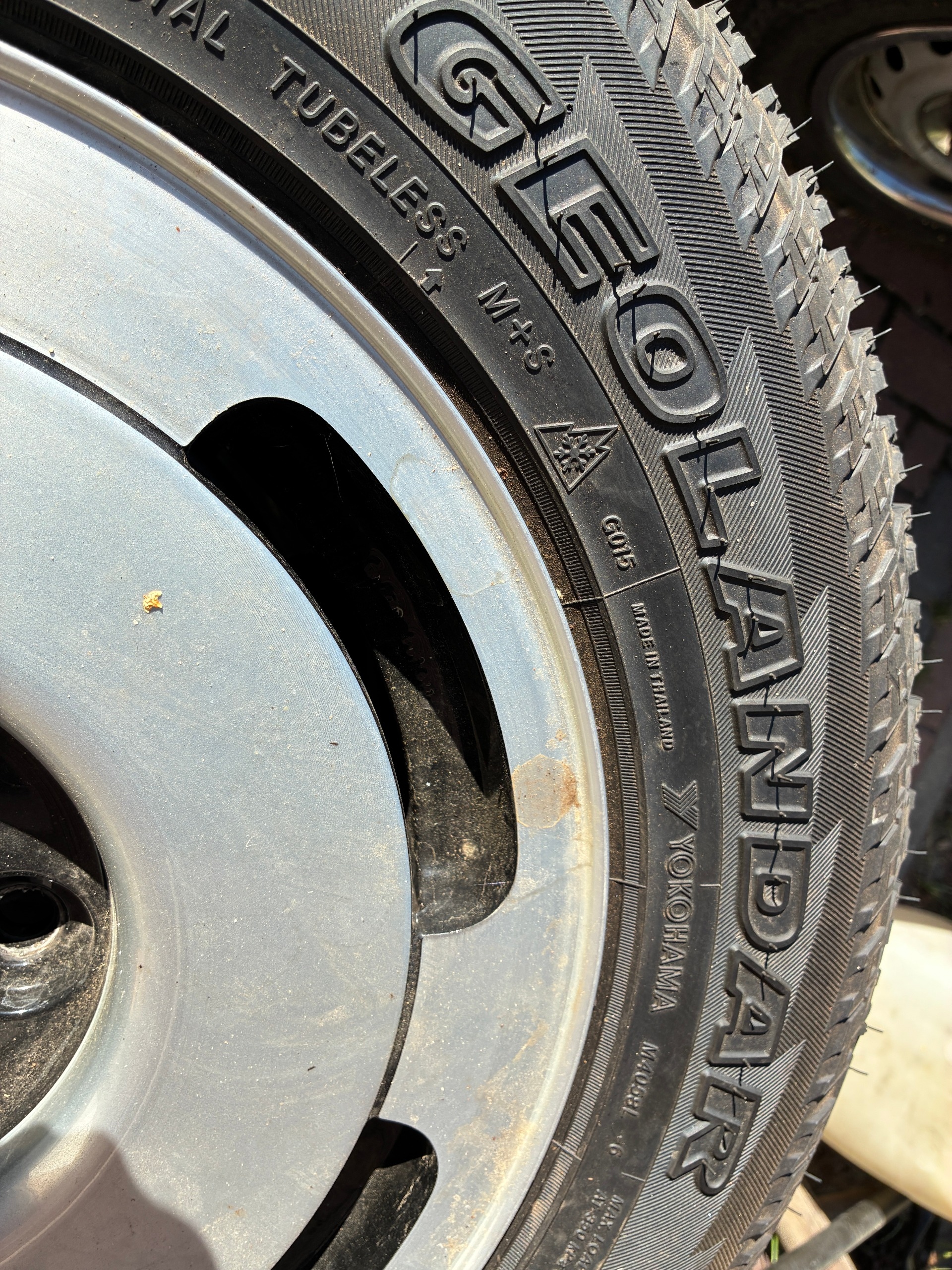 YOKOHAMA GEOLANDAR AT GO15 205/70R15 96H 2024 РІК Z BIEZNIKIEM 9,5 MM. 