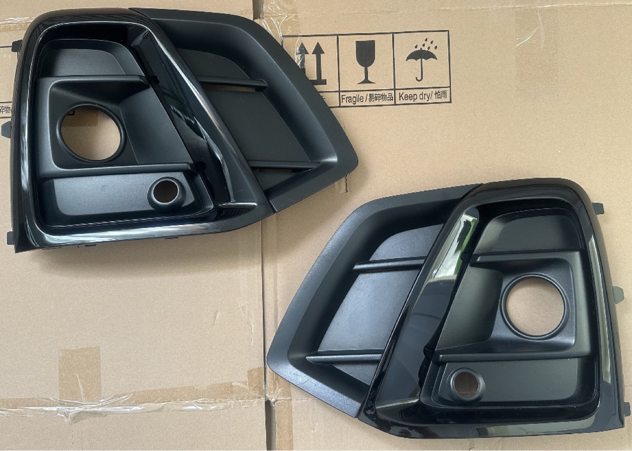 РЕШІТКИ AUDI Q5 ACC S-LINE 80A807679AF 80A807680AF 80A807679AG 80A807680AG 