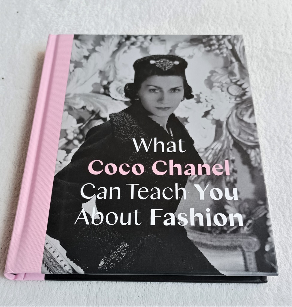 Living with Coco Chanel eBook by Caroline Young - EPUB Book