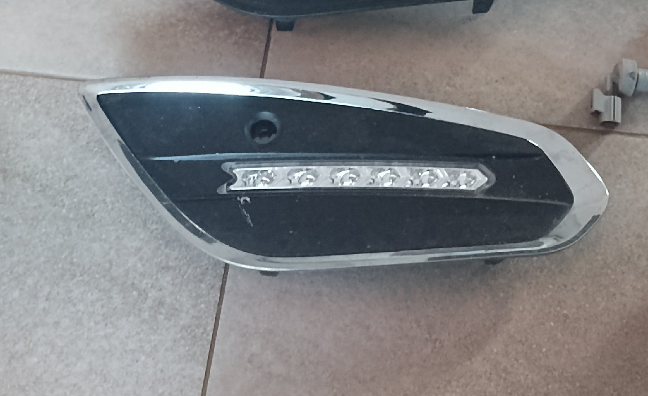 ЗАПЧАСТИНИ VOLVO V60 S60 ЛАМПОЧКА БАМПЕРА DO ЇЗДИ ДЕННИЙ ХРОМ ПРАВА 31294132 