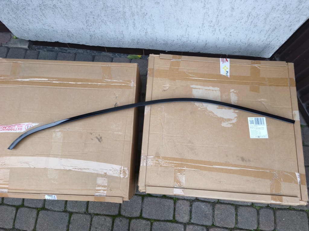 НАКЛАДКА ВЕРХНЯ ДВЕРІ ЛІВИЙ ПЕРІД DISCOVERY 5 SPORT L550 FK72 208A97 