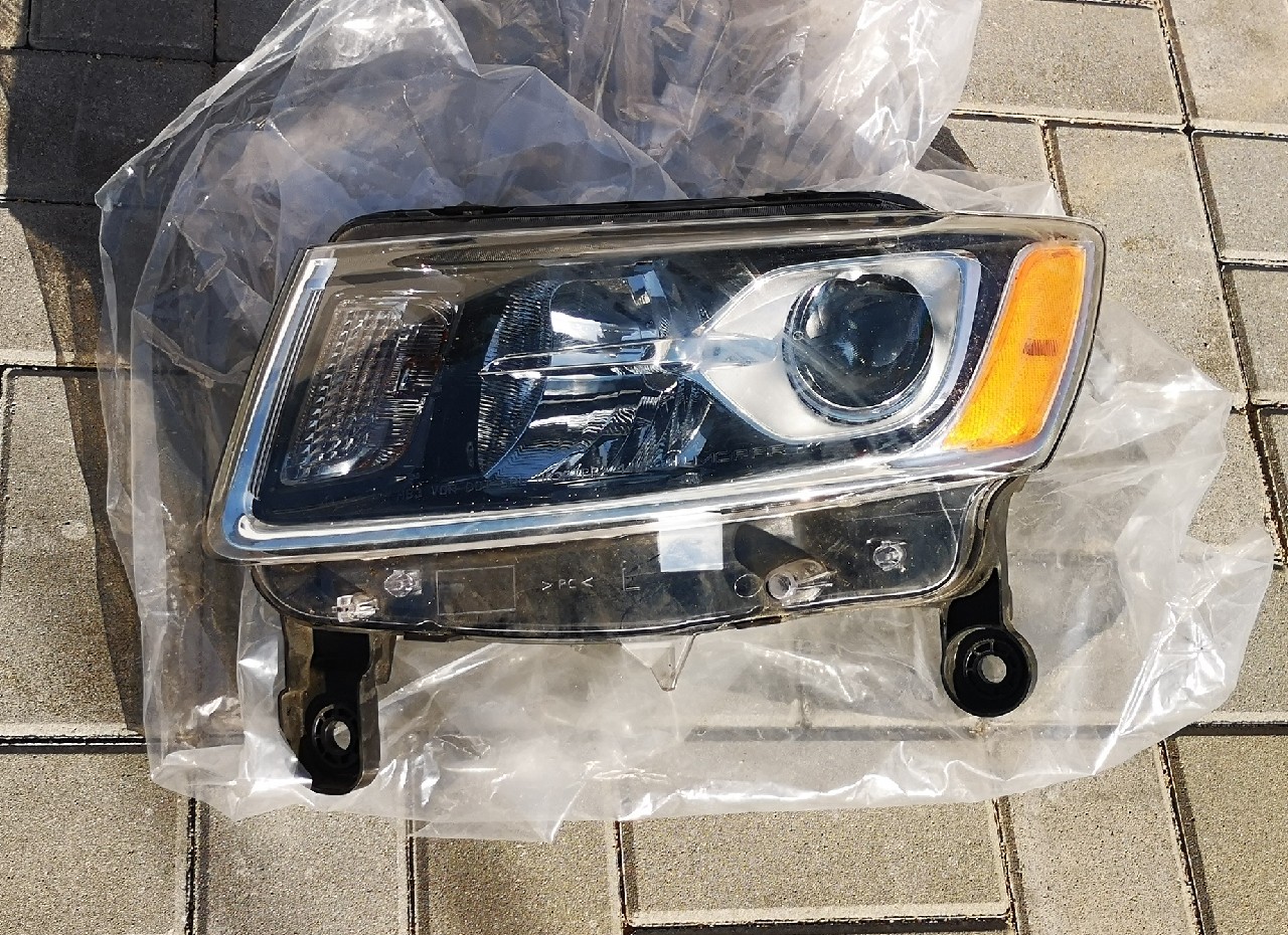 ФАРА ПЕРЕДНЯ ЛІВА JEEP GRAND CHEROKEE WK2 НОМЕР 68110997AD 