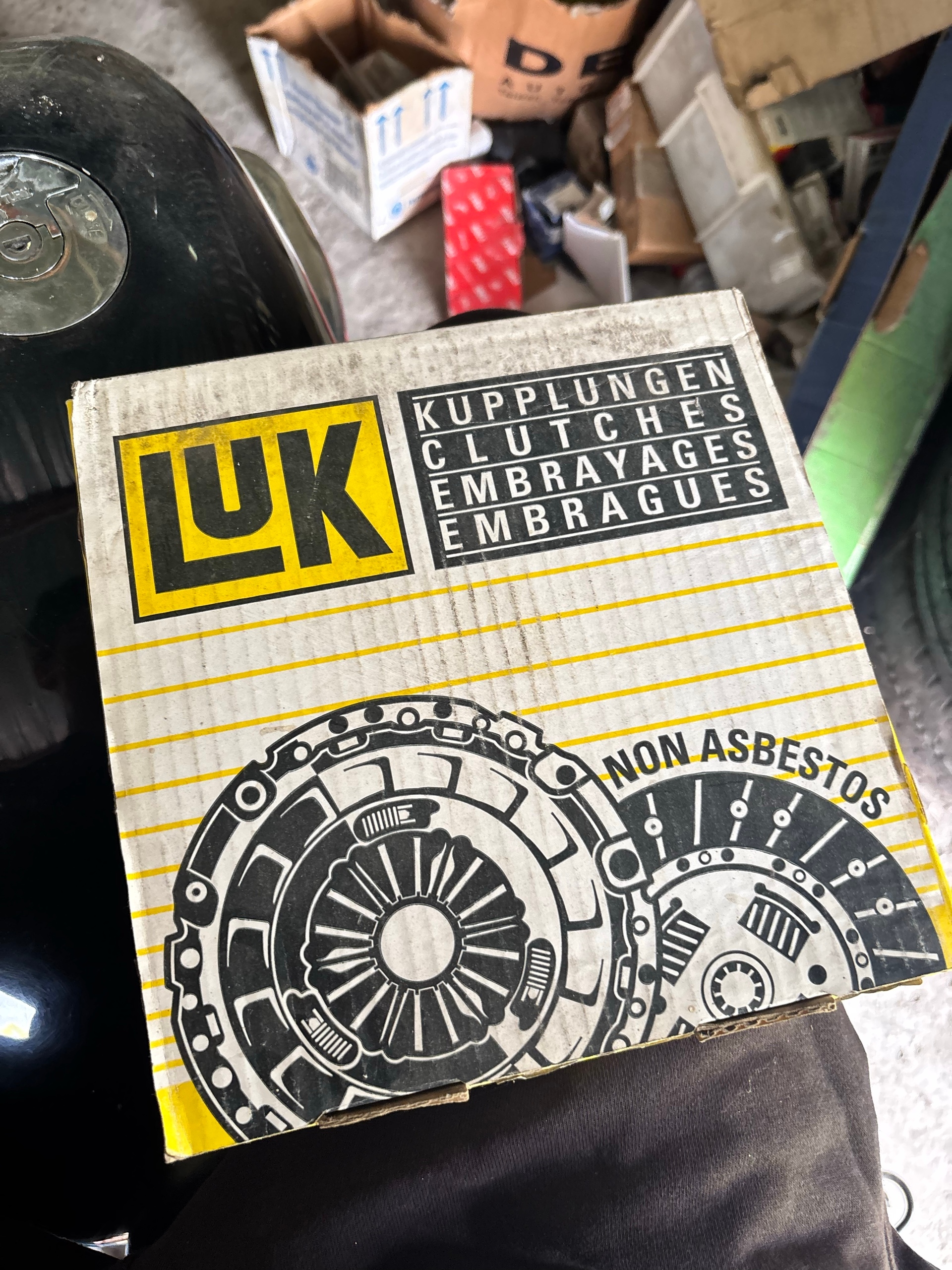 LUK 118 0097 12 – ЗАТИСКАЧ ЗЧЕПЛЕННЯ 180 MM 