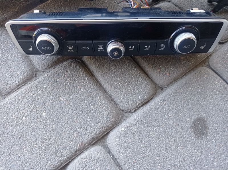 A3 8V ПАНЕЛЬ ПОВІТРОВОДУ КОНДИЦІОНЕРА 8V0820043Q ПІДІГРІВ СИДІНЬ 