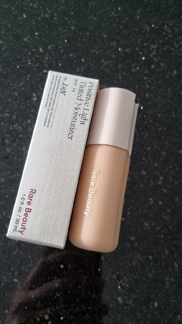 Rare beauty Positive Light Tinted Moisturizer 24N Złotów Kup teraz