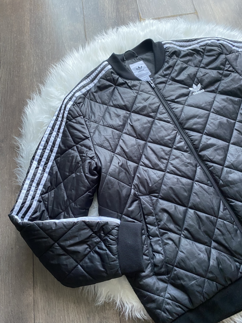 Dv2302 adidas 2025