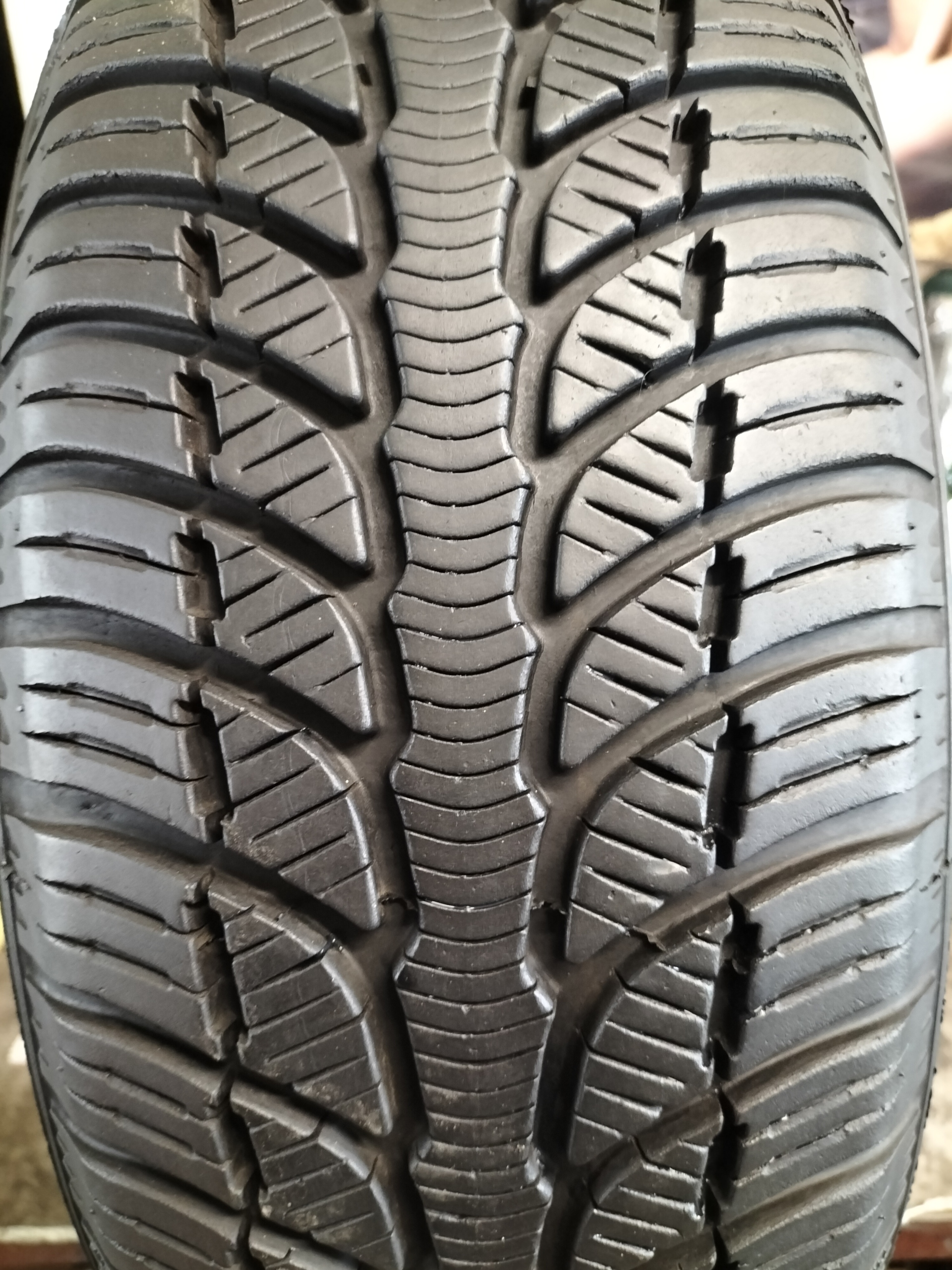 185/65R15 KLEBER QUADRAXER ЯК НОВА 8 MM 