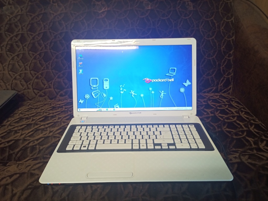 Zdjęcie oferty: Laptop Packard Bell EasyNote LV44HC używany