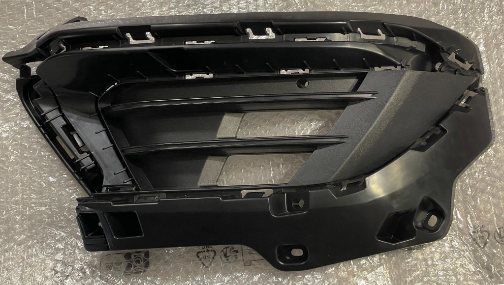 KIA SPORTAGE V РЕШІТКА БАМПЕР ПРАВИЙ ПЕРІД 86564-R2010 