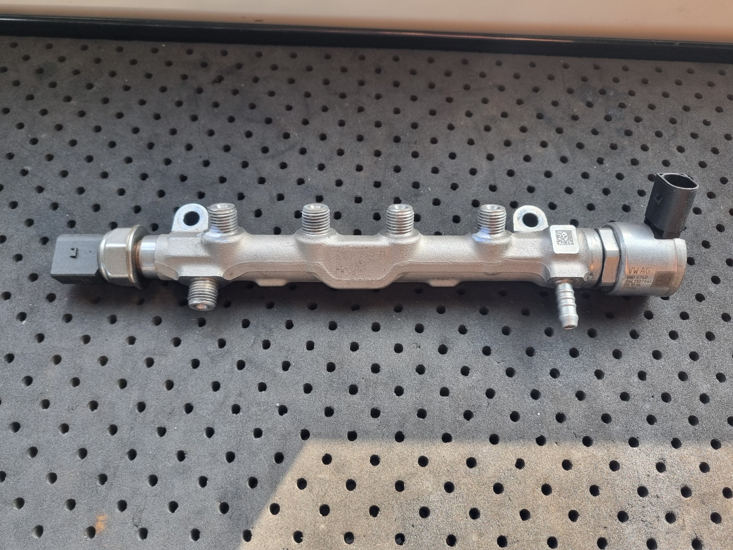 НАКЛАДКА ПАЛИВНА AUDI A5 F5 VW 2.0 TDI 190KM DETA 04L130764C 04L906054 