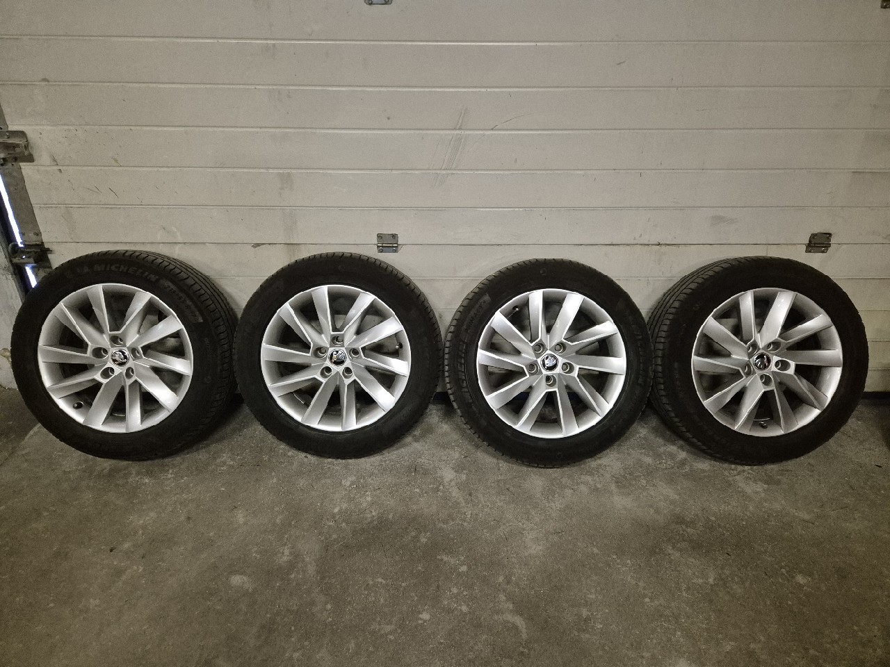 ТИТАНОВІ ДИСКИ СТАН ДУЖЕ ХОРОШИЙ СТАН MICHELIN SKODA SUPERB 3 ОРИГІНАЛ 7J 17