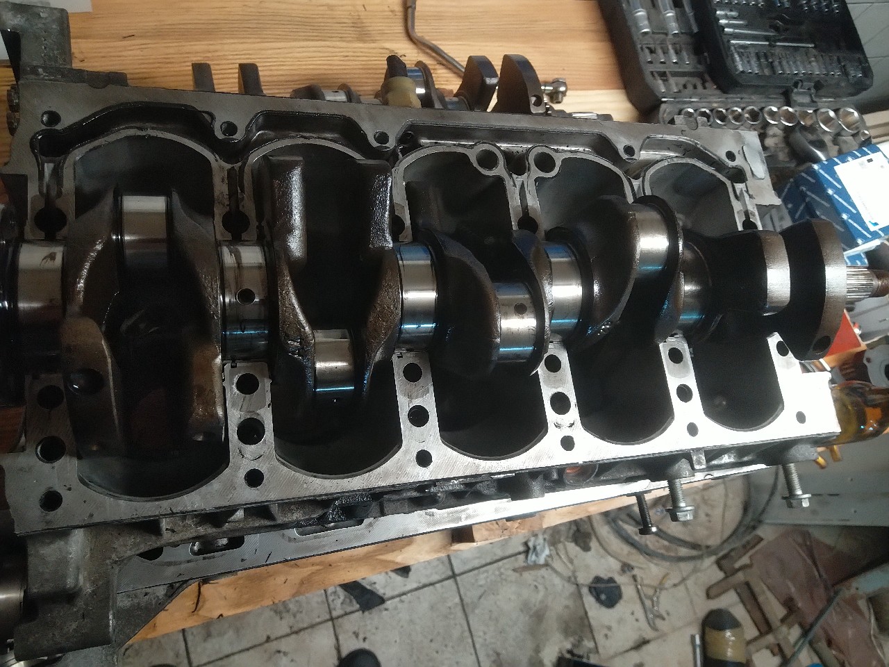ВАЛ КОЛІНЧАСТИЙ + ВКЛАДКИ VOLVO D5204T D5244T 