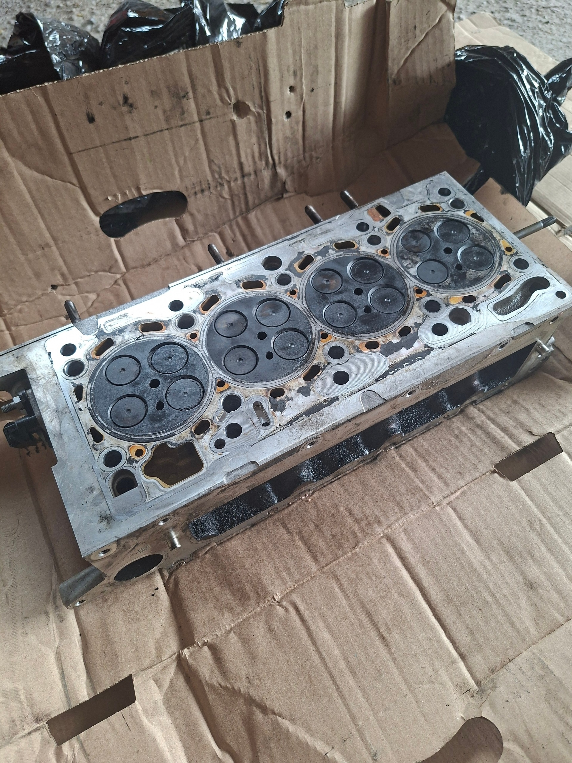 ГОЛОВКА ДВИГУНА 1.6 2.0 TDI 04L103064 OE VAG 