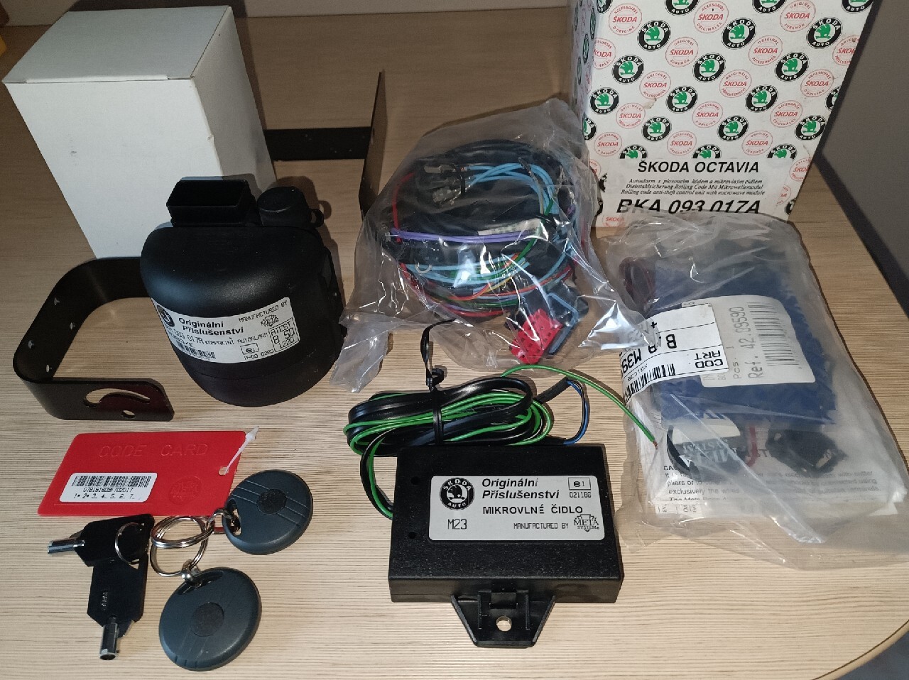Auto alarm Meta 2x pilot Skoda Octavia I generacji 19962001 OE