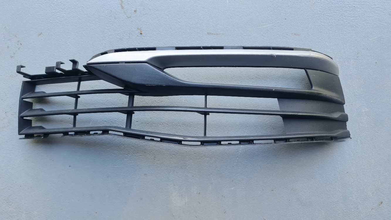 РЕШІТКА БАМПЕРА BMW G30 7385261 