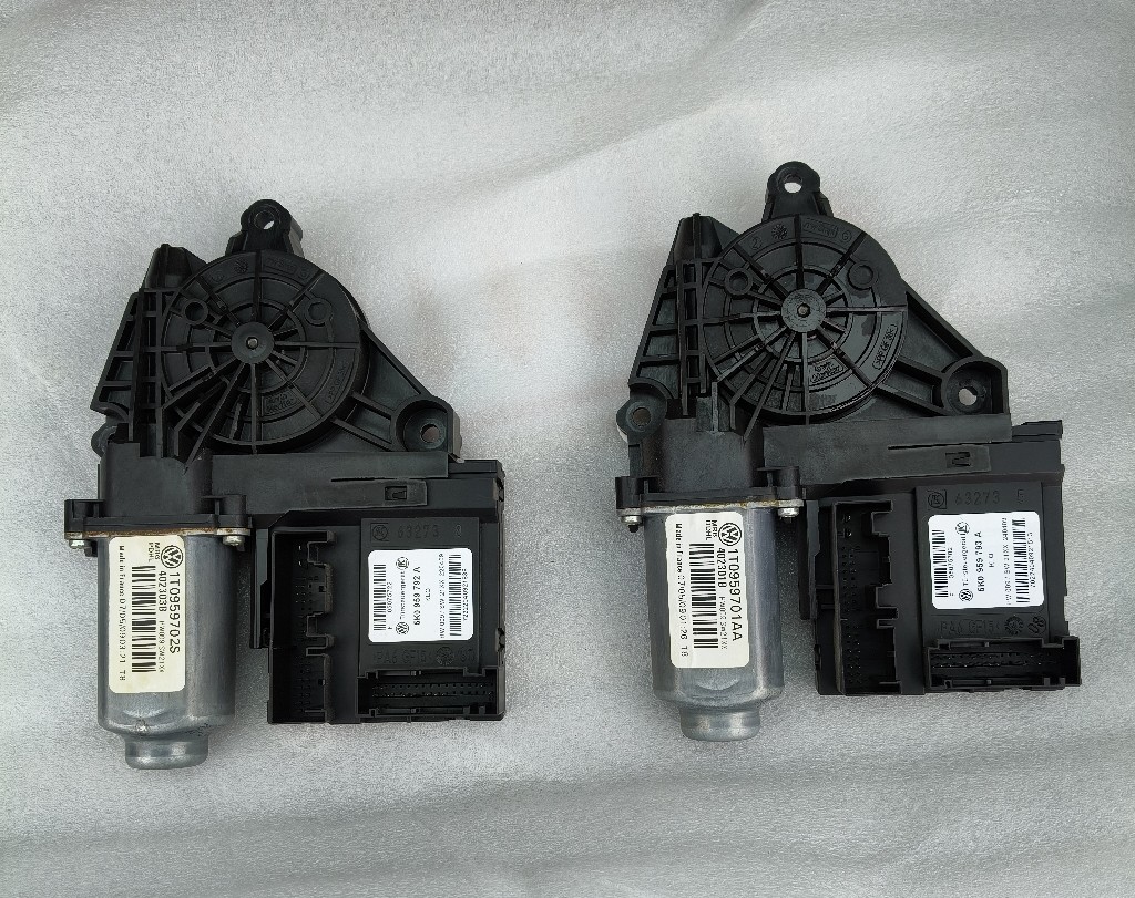 МОТОРЧИК БЛОК КЕРУВАННЯ МОДУЛЬ ПРАВИЙ 1T0959702S 5K0959792A SKODA OCTAVIA 2 FL 