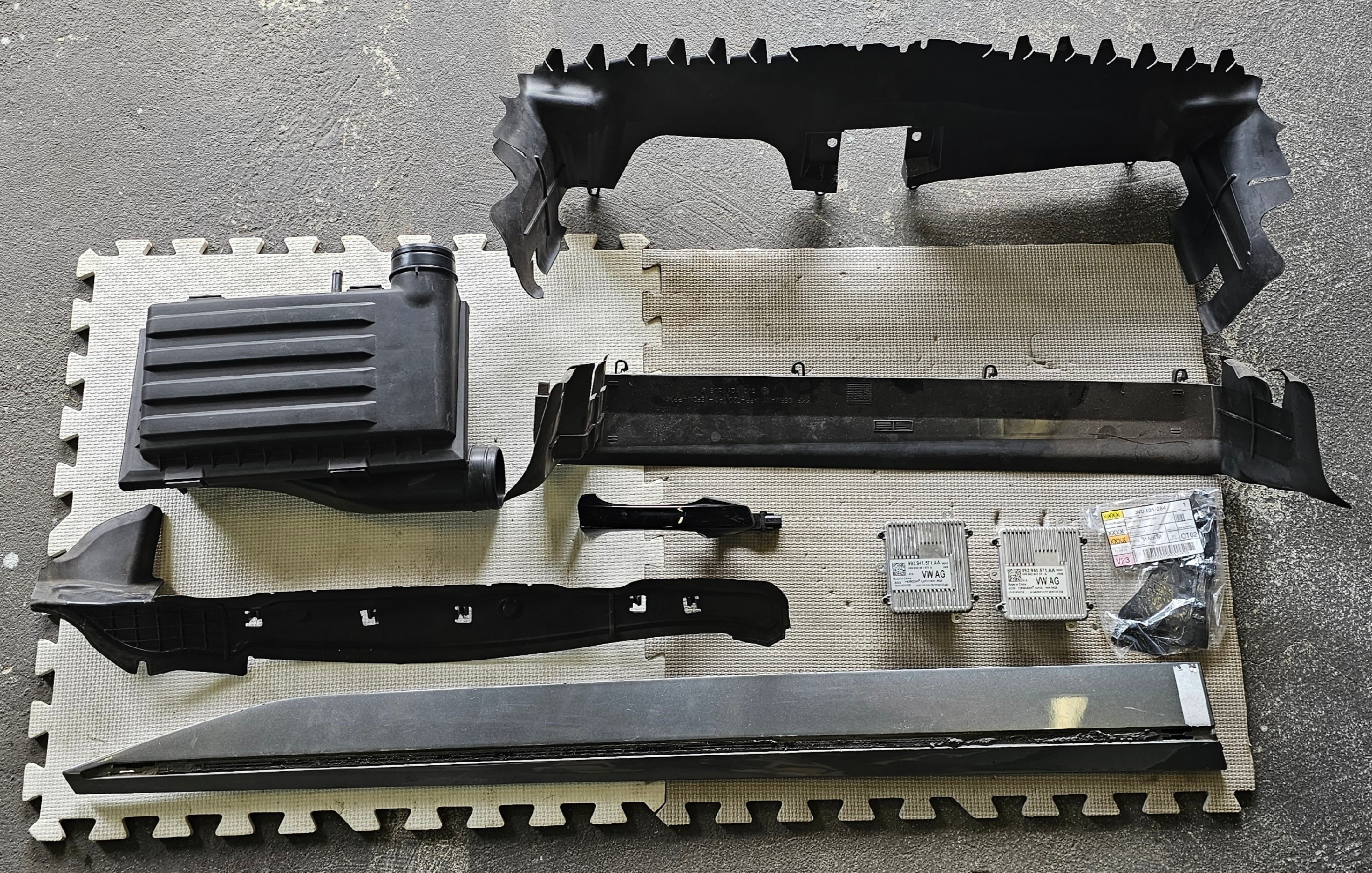 КОРПУС ФІЛЬТРА ПОВІТРЯ 1.4 TSI VW SKODA SEAT 04E129611G 04E129620 