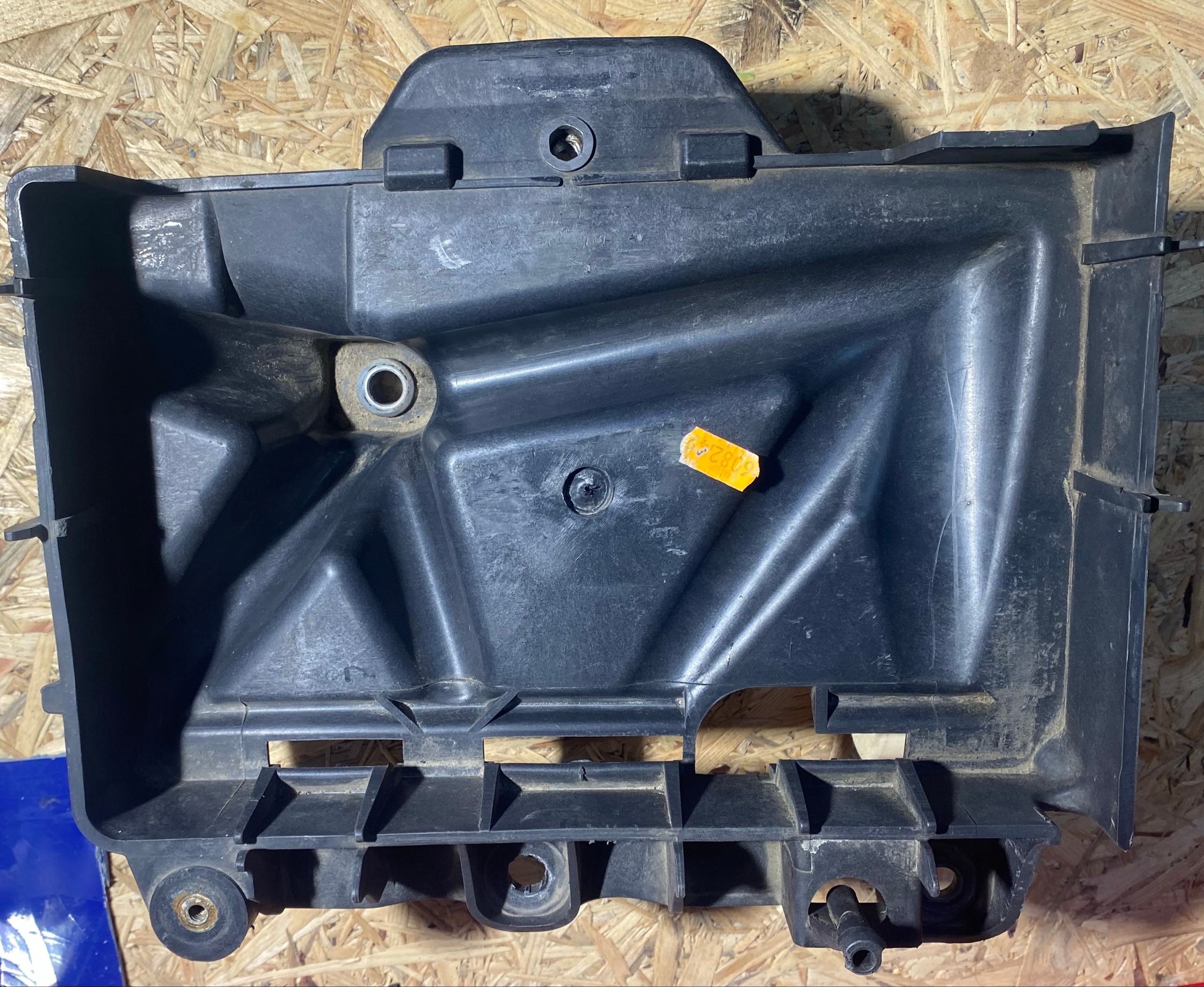 ПІДСТАВКА АКУМУЛЯТОРА SEAT SKODA AUDI 6Q0915331D 