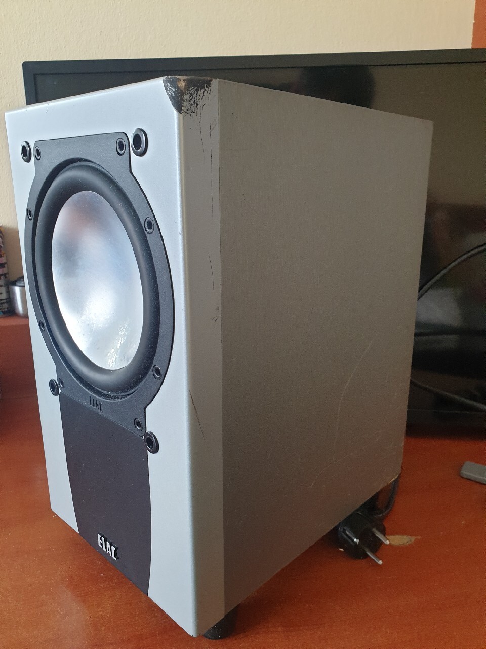 Subwoofer ELAC Aktywny konkretny Subwoofer Turek Licytacja na