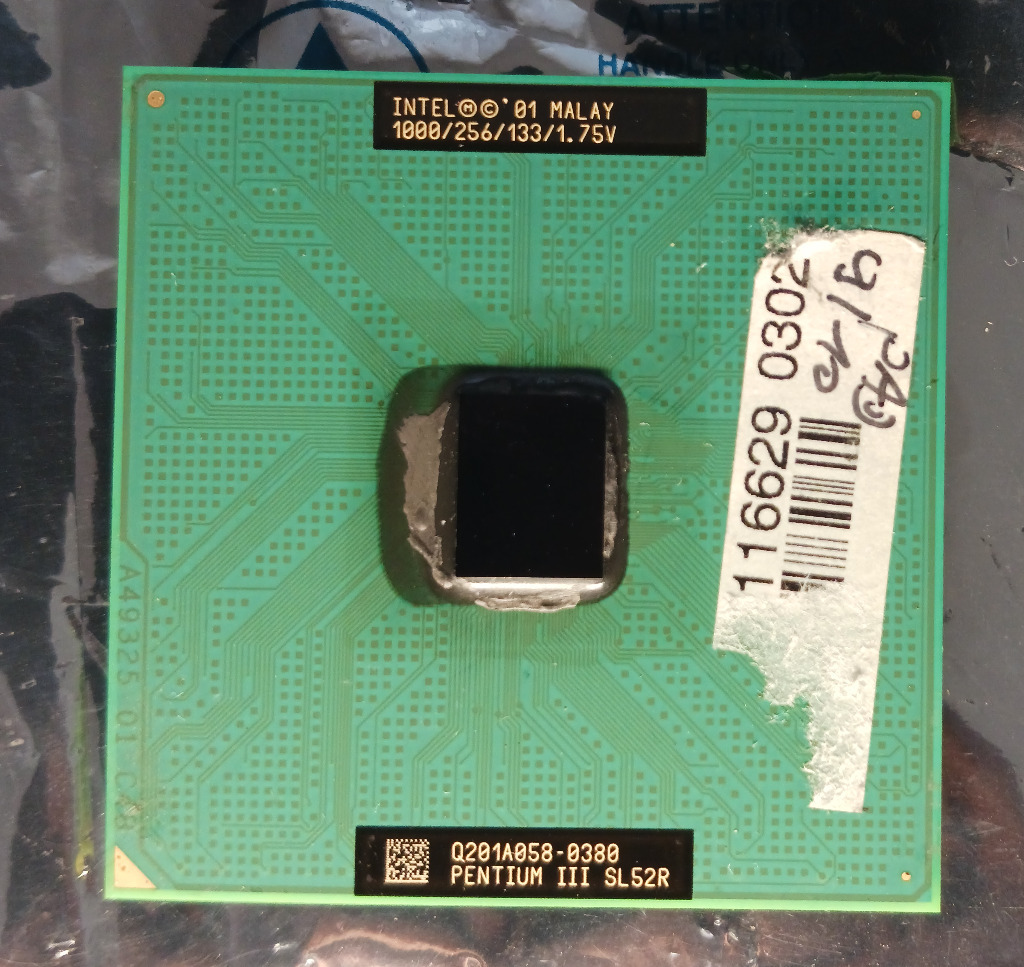 Processeur Intel Pentium III 1,0 GHz - SL5QV - Socket 370 - Neuf
