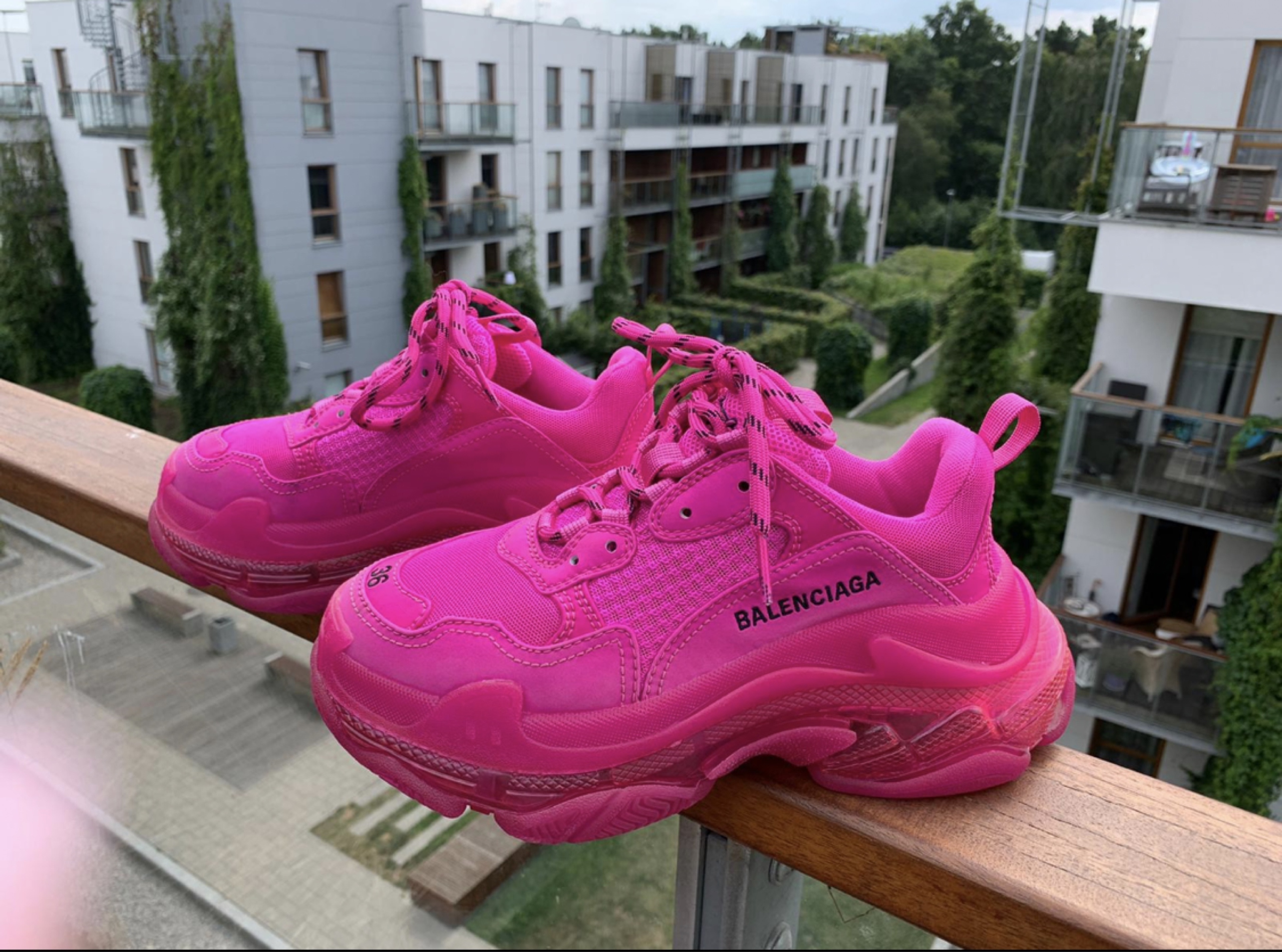 balenciaga triple s rose