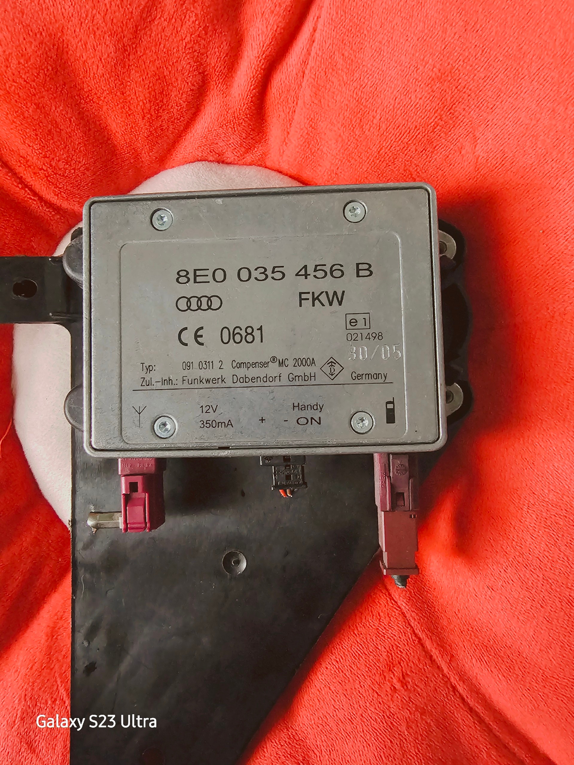 ПІДСИЛЮВАЧ АНТЕНИ GSM AUDI 8E0035456B FUNKWERK 