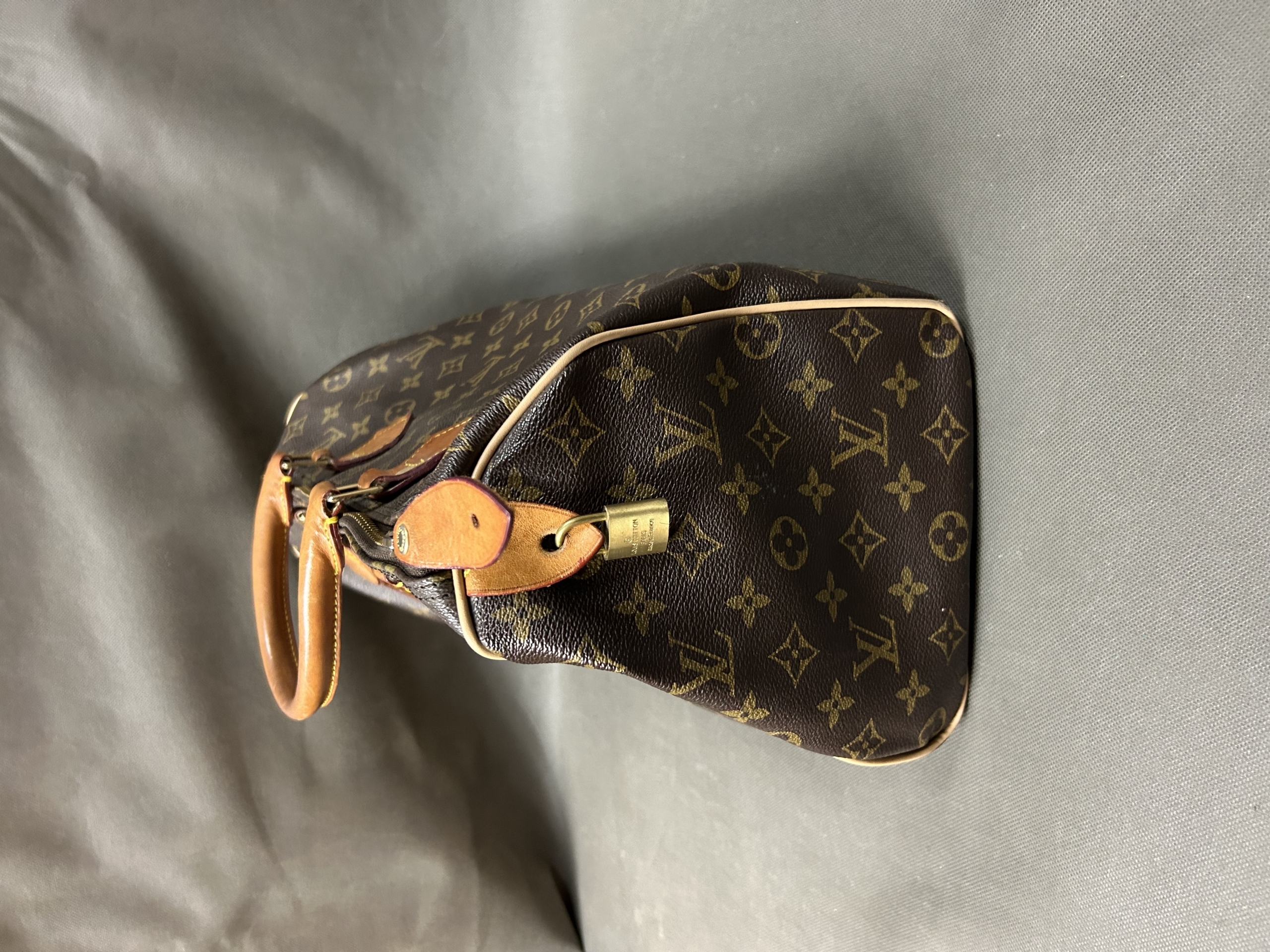 LOUIS VUITTON TOREBKA DO RĘKI KUFEREK TORBA Z USA - 10764632205 - oficjalne  archiwum Allegro