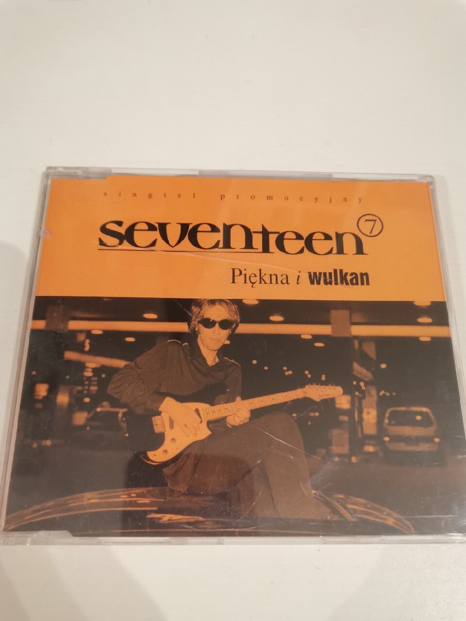 SEVENTEEN - Ivorylin Beżowe Sandały Typu Japonki Zdobione Aplikacją Fodivana - Renee